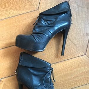 Pour La Victoire Black Bootie Heels SZ 7.5